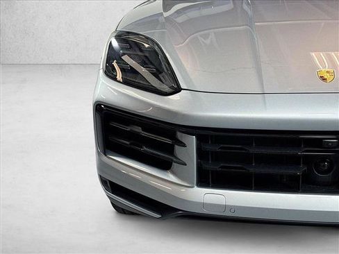 Used 2026 Porsche Cayenne AWD/4WD image 28