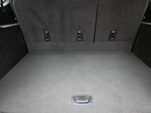 Used 2023 Chevrolet Suburban Premier image 10