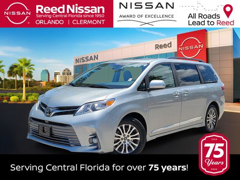 Used 2020 Toyota Sienna XLE w/ XLE Navigation Package FWD image 1