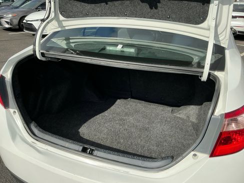 Used 2019 Toyota Corolla LE image 30