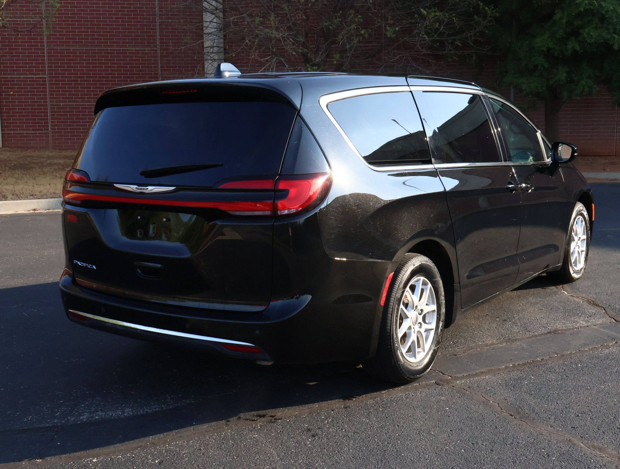 Used 2025 Chrysler Pacifica Select FWD image 34