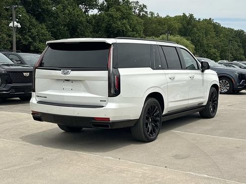 Used 2024 Cadillac Escalade ESV Sport w/ LPO, ONYX Package AWD/4WD image 26