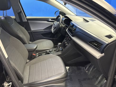 Used 2023 Volkswagen Taos SE w/ Panoramic Sunroof Package image 23