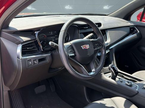 Used 2024 Cadillac XT6 Luxury w/ LPO, Floor Liner Package FWD image 4