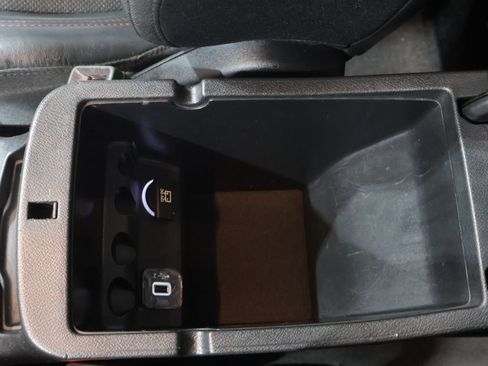 Used 2019 Jeep Cherokee Trailhawk AWD/4WD image 29