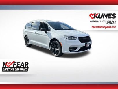 New 2026 Chrysler Pacifica Limited w/ S Appearance Package