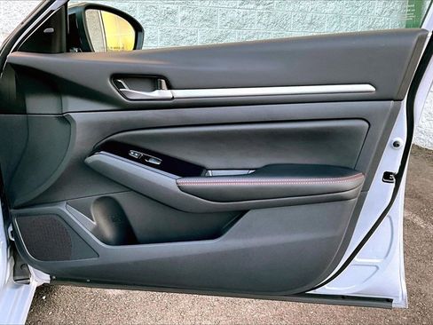 Certified 2025 Nissan Altima 2.5 SR image 26