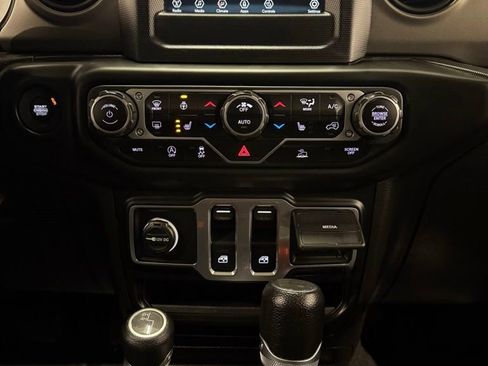 Used 2023 Jeep Wrangler Sport S image 25