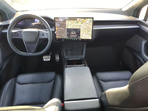 Used 2024 Tesla Model X image 27