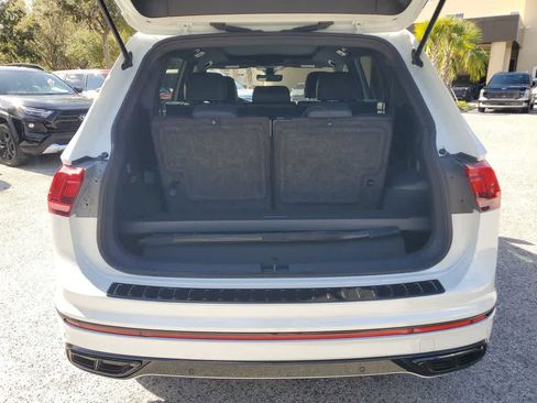 Used 2023 Volkswagen Tiguan SE R-Line image 9