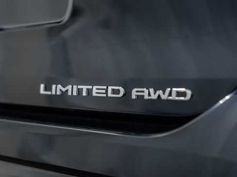 Used 2024 Toyota Highlander Limited AWD/4WD image 8