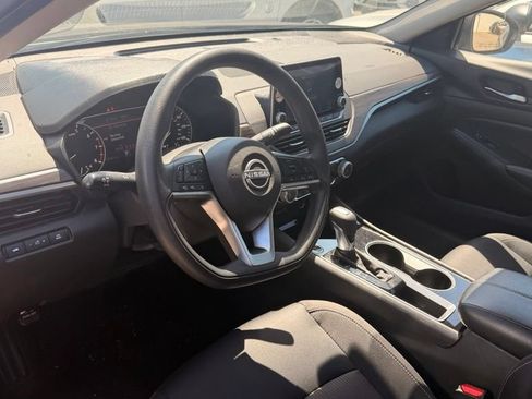 Used 2024 Nissan Altima 2.5 SV FWD image 5