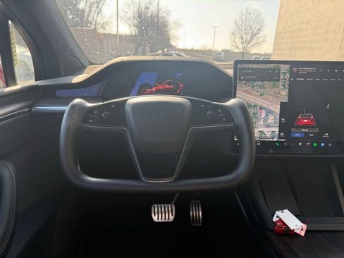 Used 2023 Tesla Model X image 9