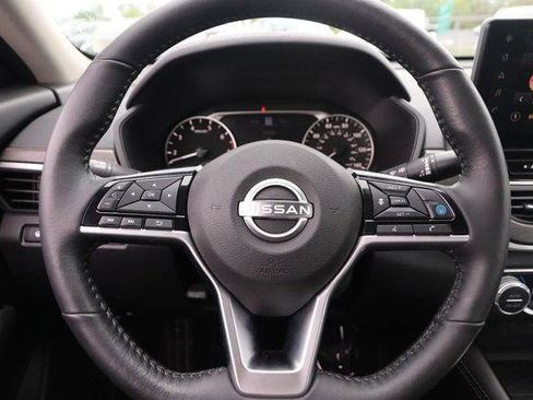 Used 2023 Nissan Altima 2.5 SL FWD image 11