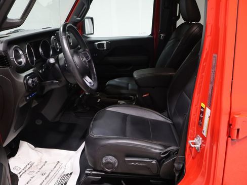 Used 2022 Jeep Wrangler Unlimited Sahara w/ Cold Weather Group image 10