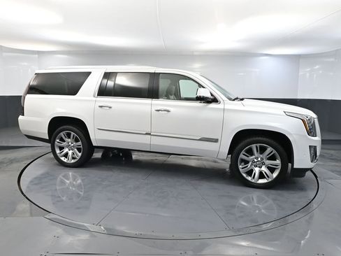 Used 2020 Cadillac Escalade ESV Premium Luxury image 4