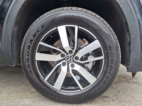 Certified 2023 Volkswagen Atlas SE image 8