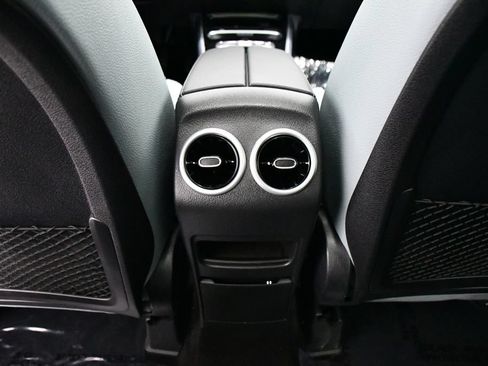 Used 2026 Mercedes-Benz GLB 250 4MATIC image 20