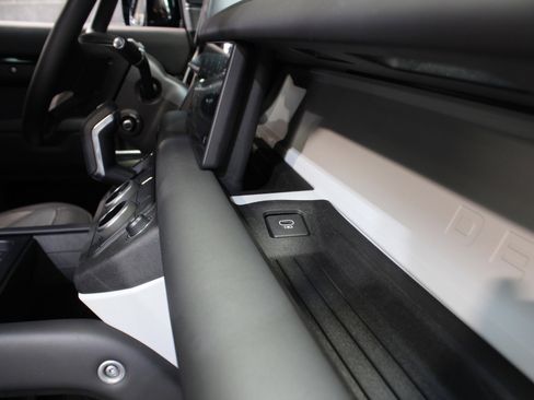 Used 2024 Land Rover Defender 110 X-Dynamic SE image 54