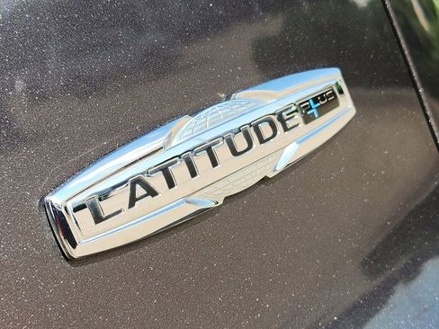 Used 2020 Jeep Cherokee Latitude Plus FWD image 12