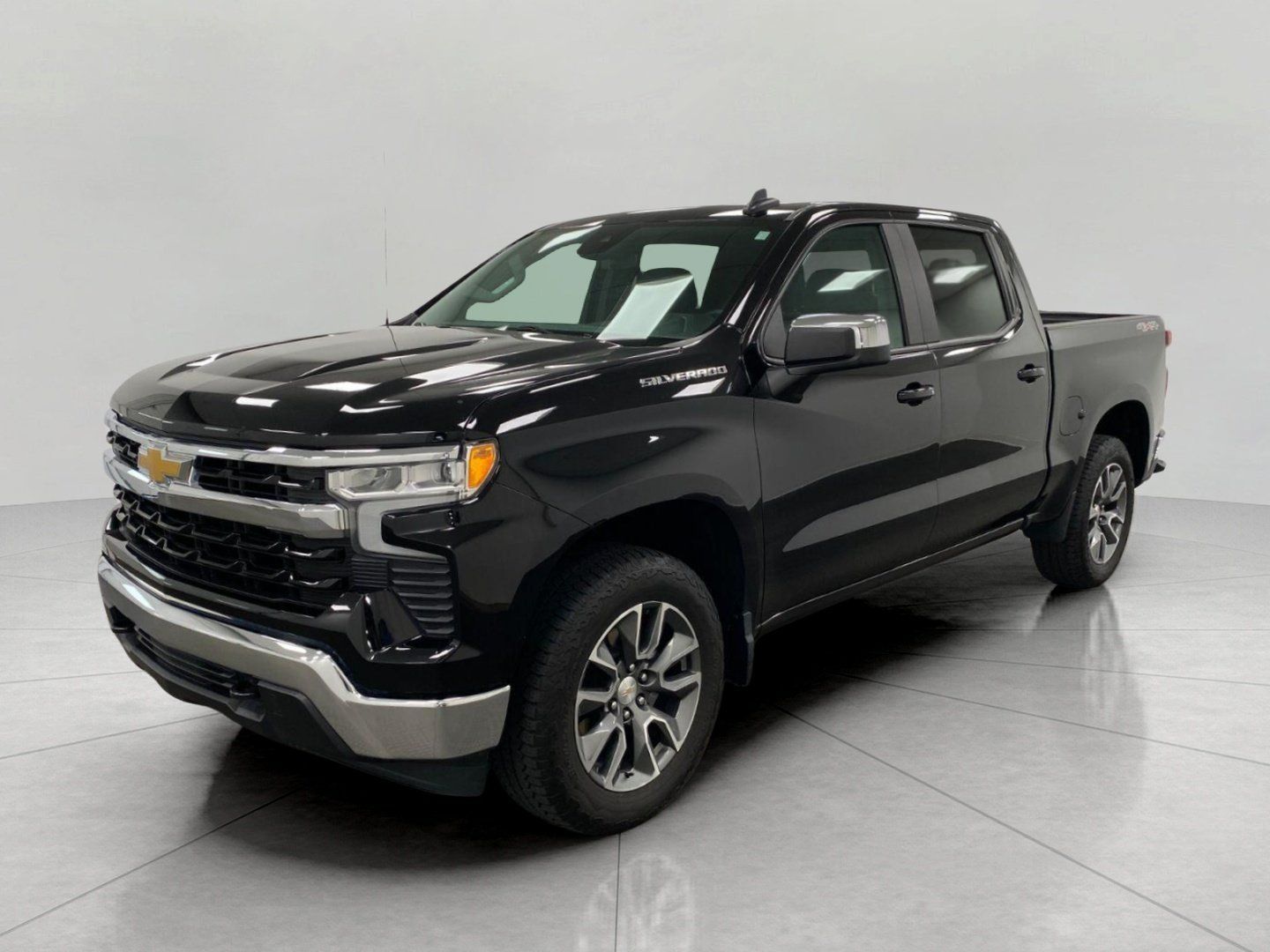 Used 2024 Chevrolet Silverado 1500 LT AWD/4WD image 10