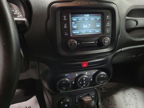 Used 2016 Jeep Renegade Latitude image 16