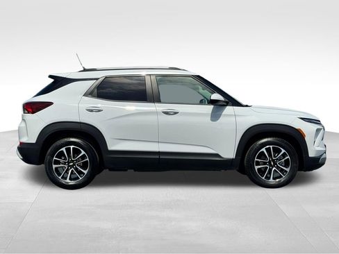 Used 2025 Chevrolet TrailBlazer LT FWD image 8