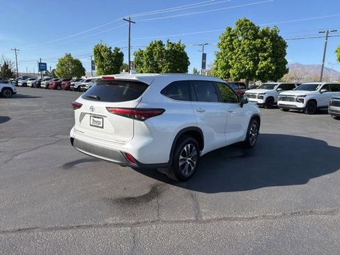 Used 2025 Toyota Highlander XLE AWD/4WD image 7