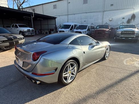 Used 2016 Ferrari California T image 4