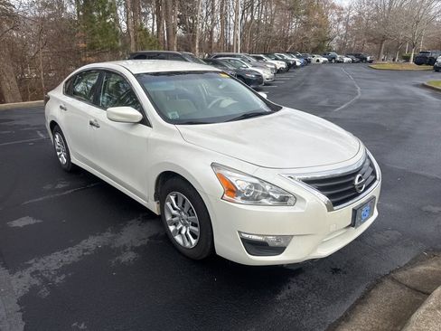 Used 2014 Nissan Altima 2.5 S w/ Display Audio Package image 1