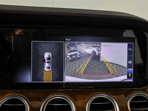 Used 2018 Mercedes-Benz E 300 4MATIC image 7