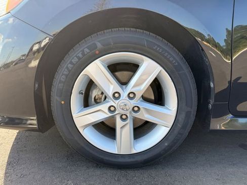 Used 2014 Toyota Camry SE image 11