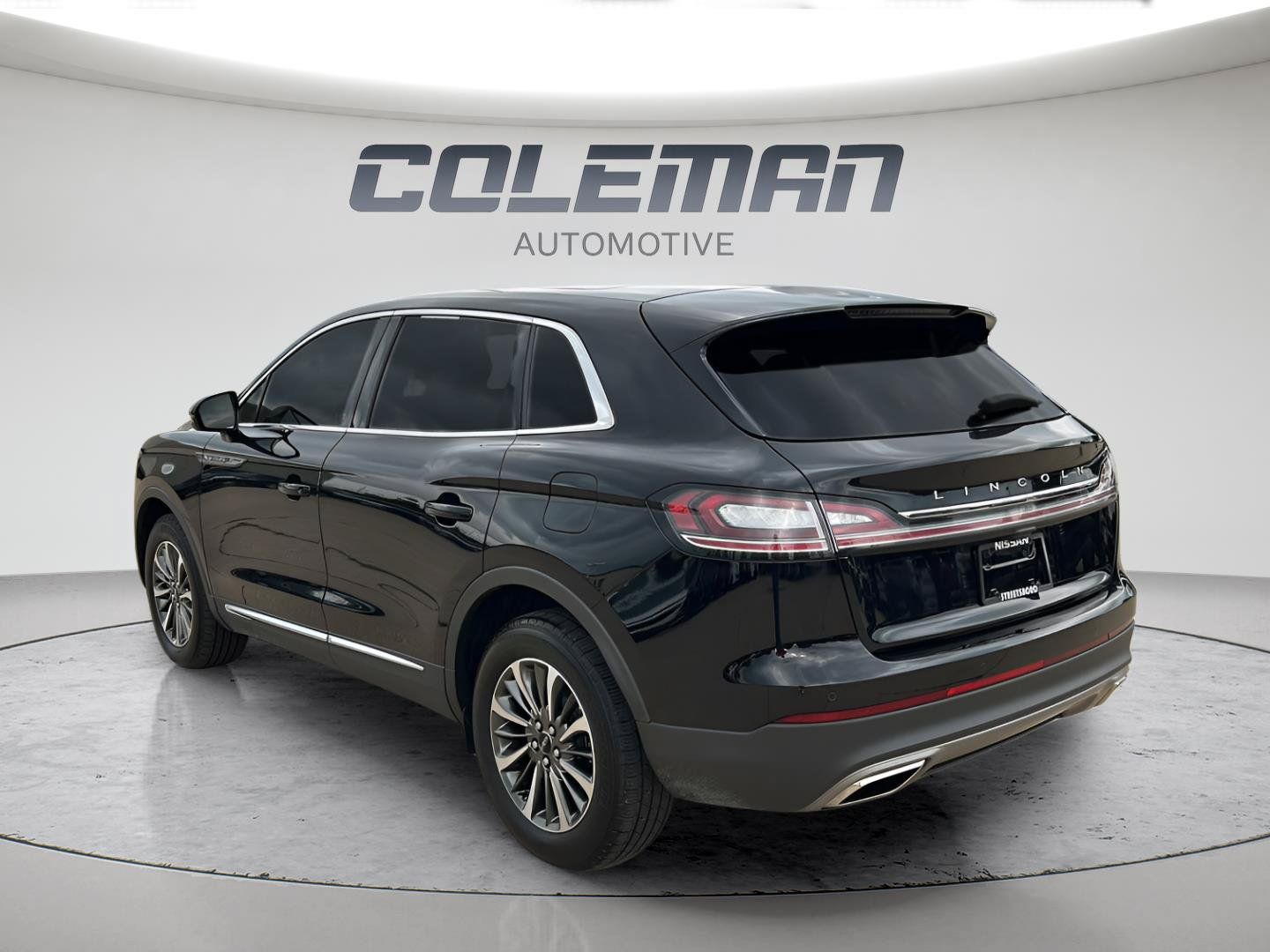 Used 2023 Lincoln Nautilus Reserve w/ Luxury Package AWD/4WD image 4