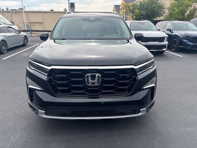 Used 2023 Honda Pilot Touring image 1