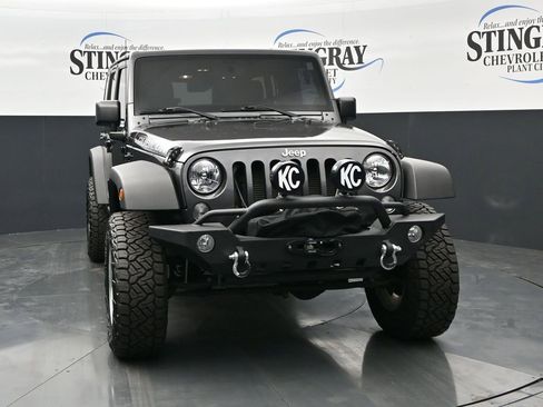 Used 2014 Jeep Wrangler Unlimited Rubicon w/ Connectivity Group AWD/4WD image 2