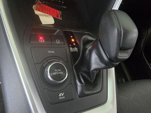 Used 2020 Toyota RAV4 XLE w/ Convenience Package AWD/4WD image 24