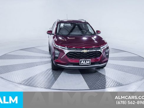 Used 2025 Chevrolet Trax LT FWD image 15