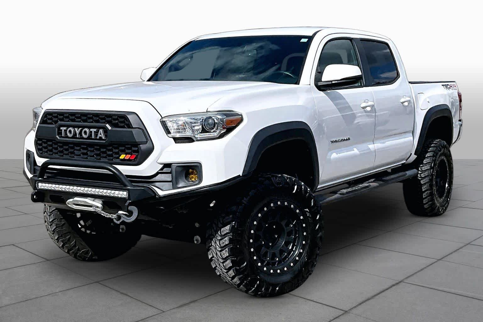 Used 2017 Toyota Tacoma TRD Off-Road w/ Tow Package (A/T) AWD/4WD image 35