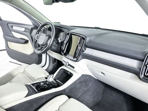Certified 2024 Volvo XC40 B5 Ultimate w/ Protection Package AWD/4WD image 26