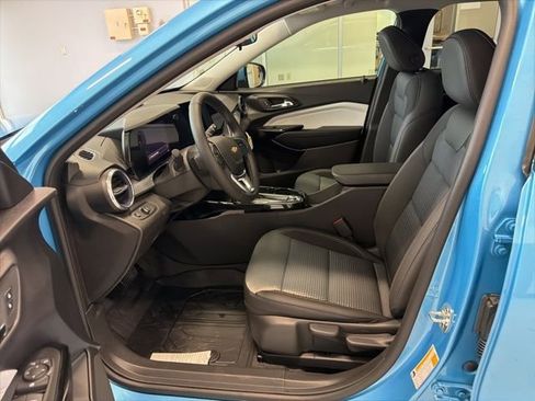 New 2026 Chevrolet Trax LT w/ Driver Confidence Package FWD image 5