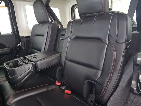 Used 2018 Jeep Wrangler Unlimited Rubicon AWD/4WD image 36