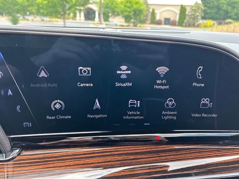 Used 2023 Cadillac Escalade ESV Premium Luxury AWD/4WD image 31