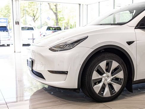 Used 2021 Tesla Model Y Long Range AWD/4WD image 4
