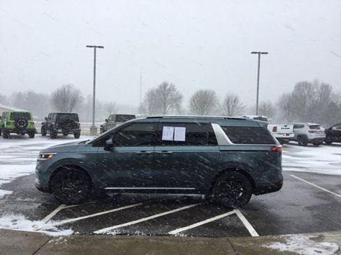 Used 2024 Kia Carnival SX image 5