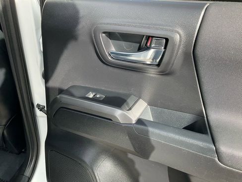 Used 2019 Toyota Tacoma TRD Off-Road w/ TRD Premium Off Road Package image 53