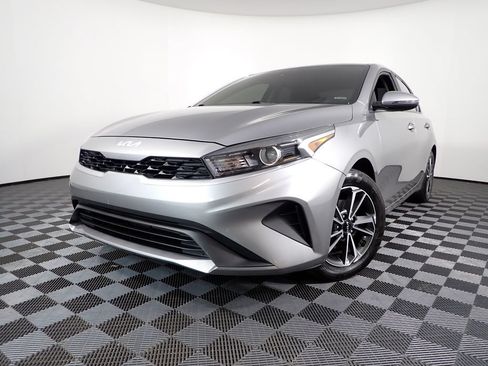 Used 2023 Kia Forte LXS w/ LXS Technology Package FWD image 2