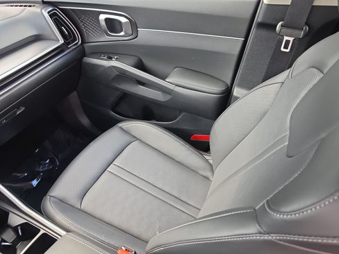 Certified 2025 Kia Sorento S FWD image 15