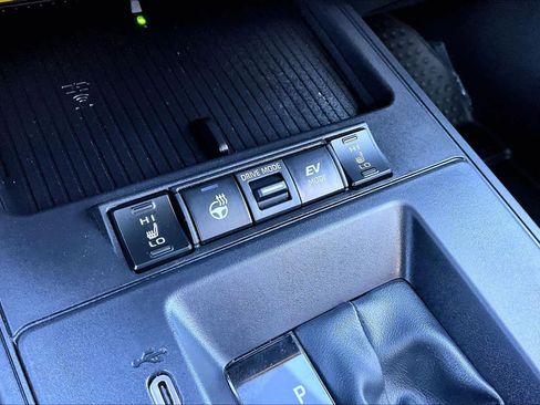 Used 2026 Toyota Corolla Cross SE image 33