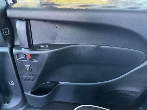 New 2026 Chrysler Pacifica Limited w/ Uconnect Theater Family Group image 30