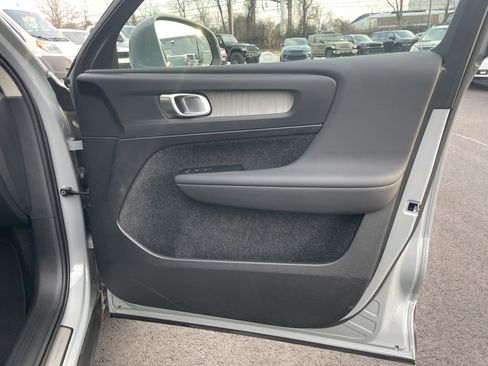 Used 2025 Volvo XC40 B5 Core image 10